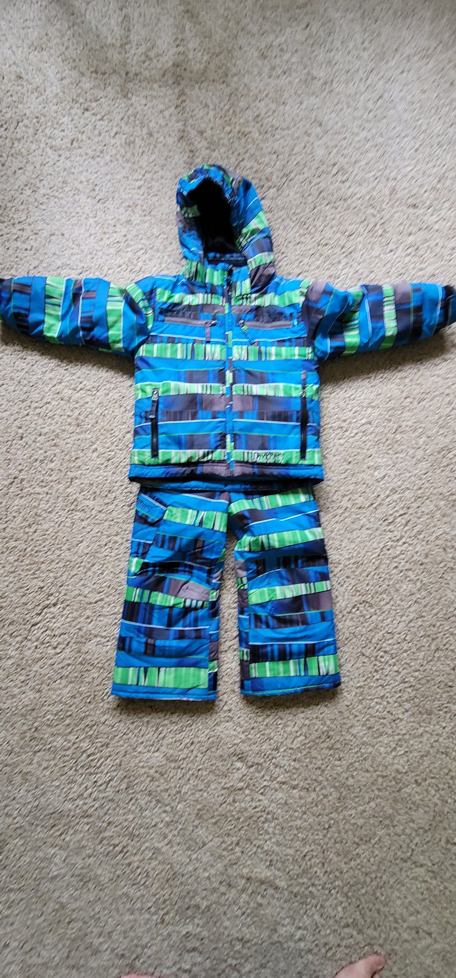 Snow Dragons Kids Ski/Snowboard and Snow Play Winter Jacket and Pants combo Size 4/5