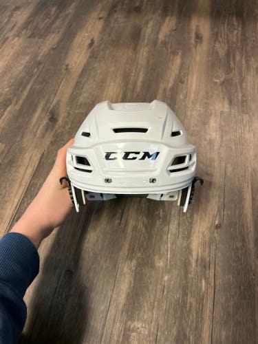 Used Medium CCM  Resistance 110 Helmet