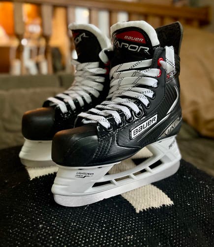 Used Bauer Vapor X3.5 Hockey Skates Regular Width Size 2