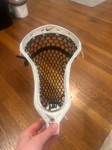 nike elite lacrosse head. Barely used and already strung.