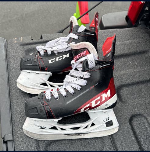 CCM Jetspeed FT485 - Junior Size 1 - Hockey Skates
