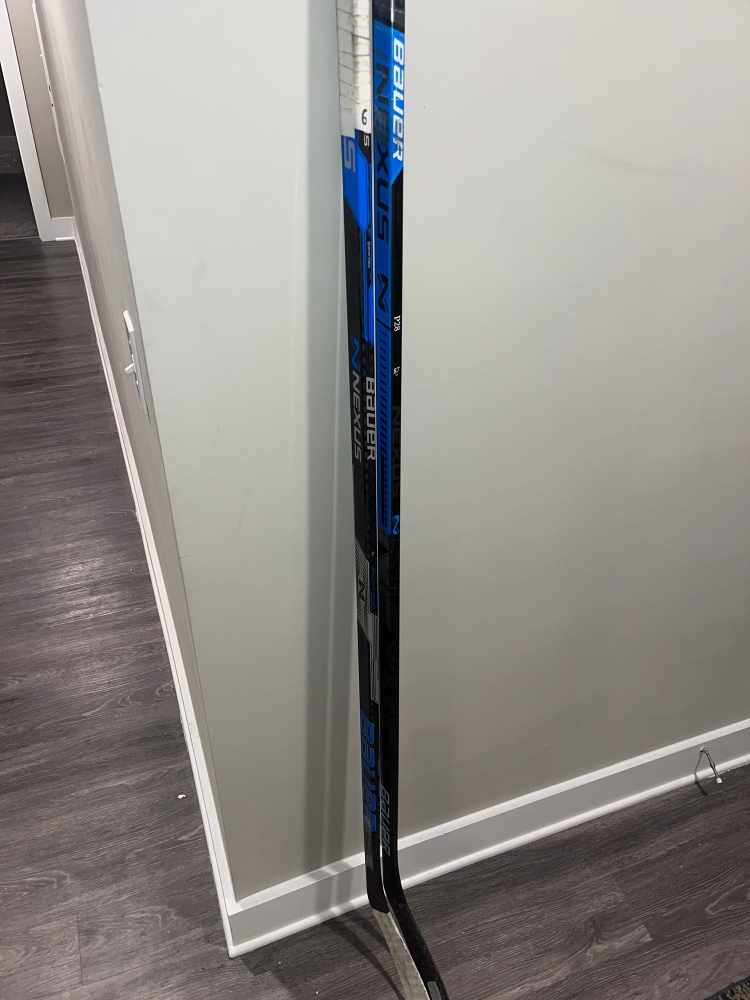 Senior Left Hand P28 Pro Stock Nexus 2N Pro Hockey Stick