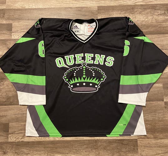 Queens hockey jersey