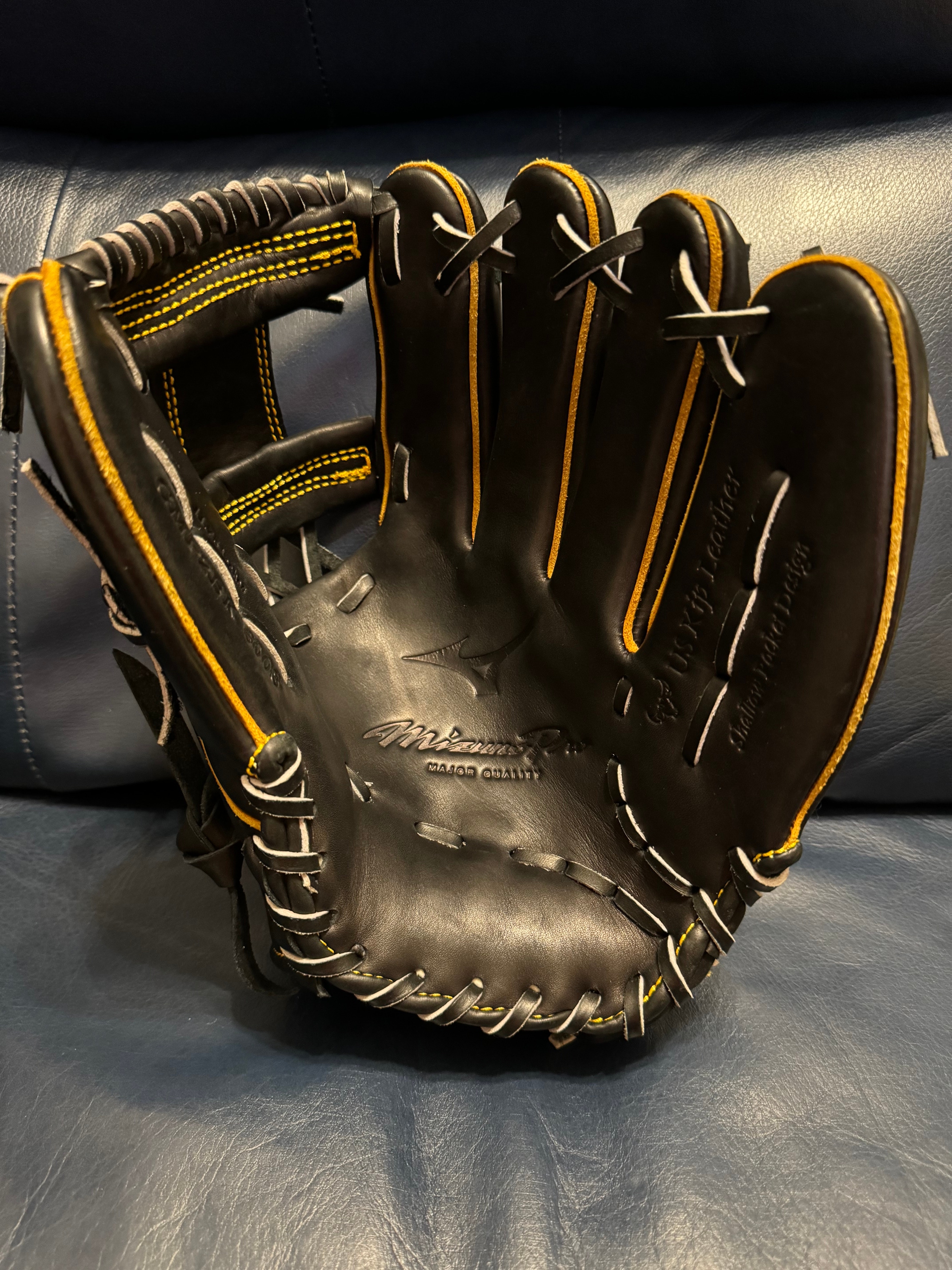 NWOT RHT Mizuno Pro 11.75" Baseball Glove (GMP2BK 600S)