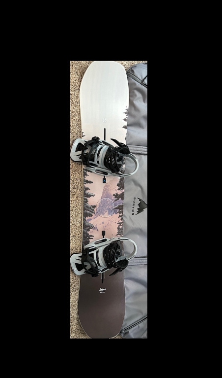 Lightly used 2023 Women’s Burton FEELGOOD Flying V Snowboard (147) With Bindings