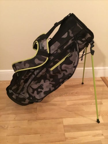 Top Flite Camo Stand Golf Bag with 6-way Dividers (No Rain Cover)