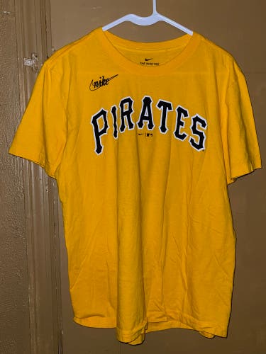 Nike Tee MLB Pittsburgh Pirates Roberto Clemente T Shirt Mens Size Medium Used Pre Owned