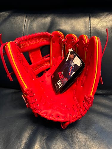 NWT RHT Wilson A2K Ozzie Albies 11.5" (OA1GM) Baseball Glove