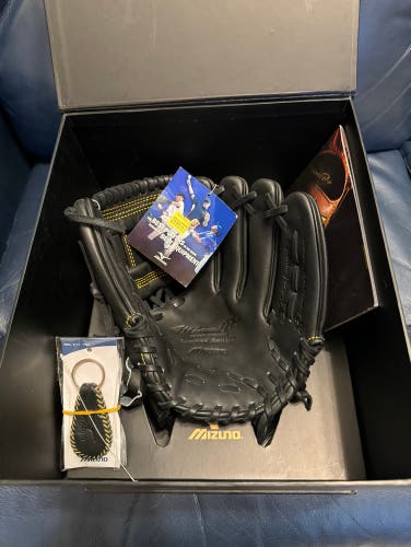 NWT RHT Mizuno Pro Limited Edition 11.75” (GMP500BK) Baseball Glove