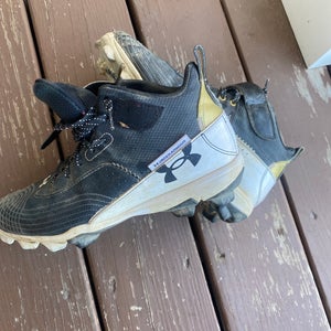 Under Armour size 7.5 baseball cleats