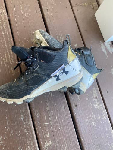 Under Armour size 7.5 baseball cleats