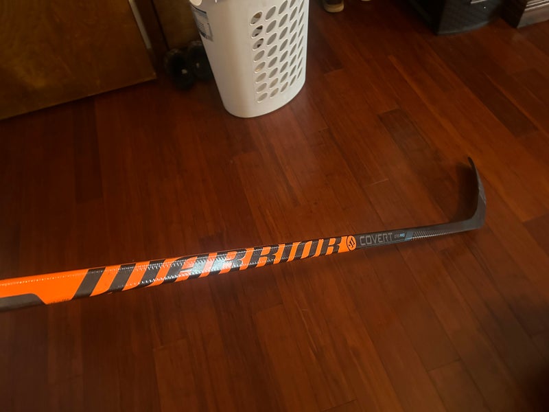 Senior Right Handed P28 Covert QR5 Pro Hockey Stick