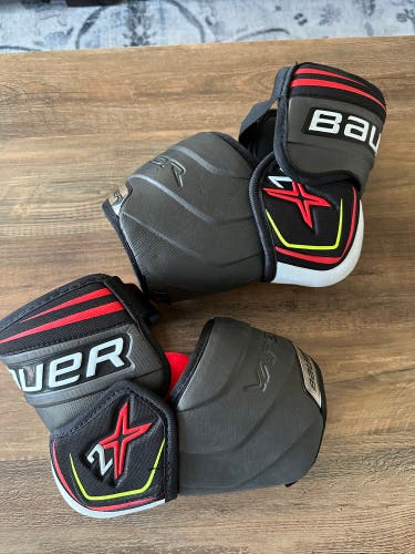 Used Large Bauer  Vapor 2x Elbow Pads