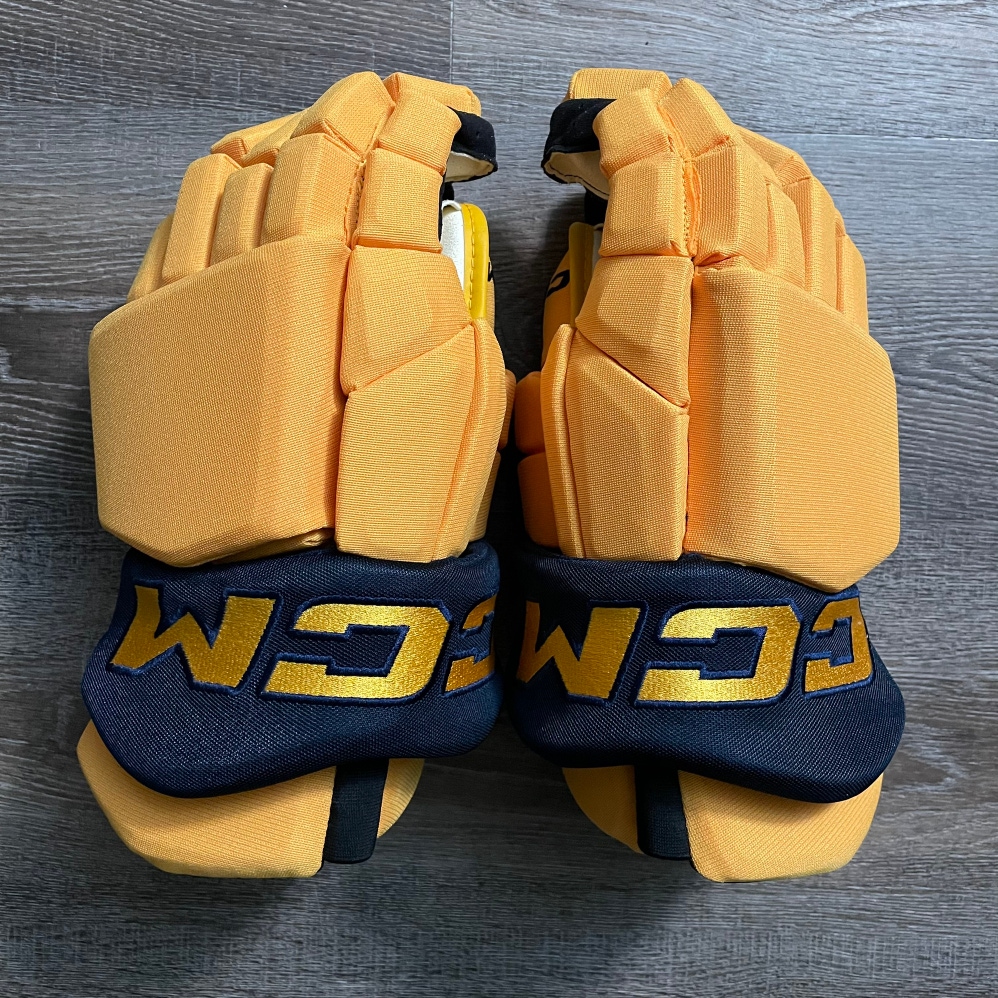 NWOT Pro Stock Nashville Predators CCM HGTKPP Gloves 15”