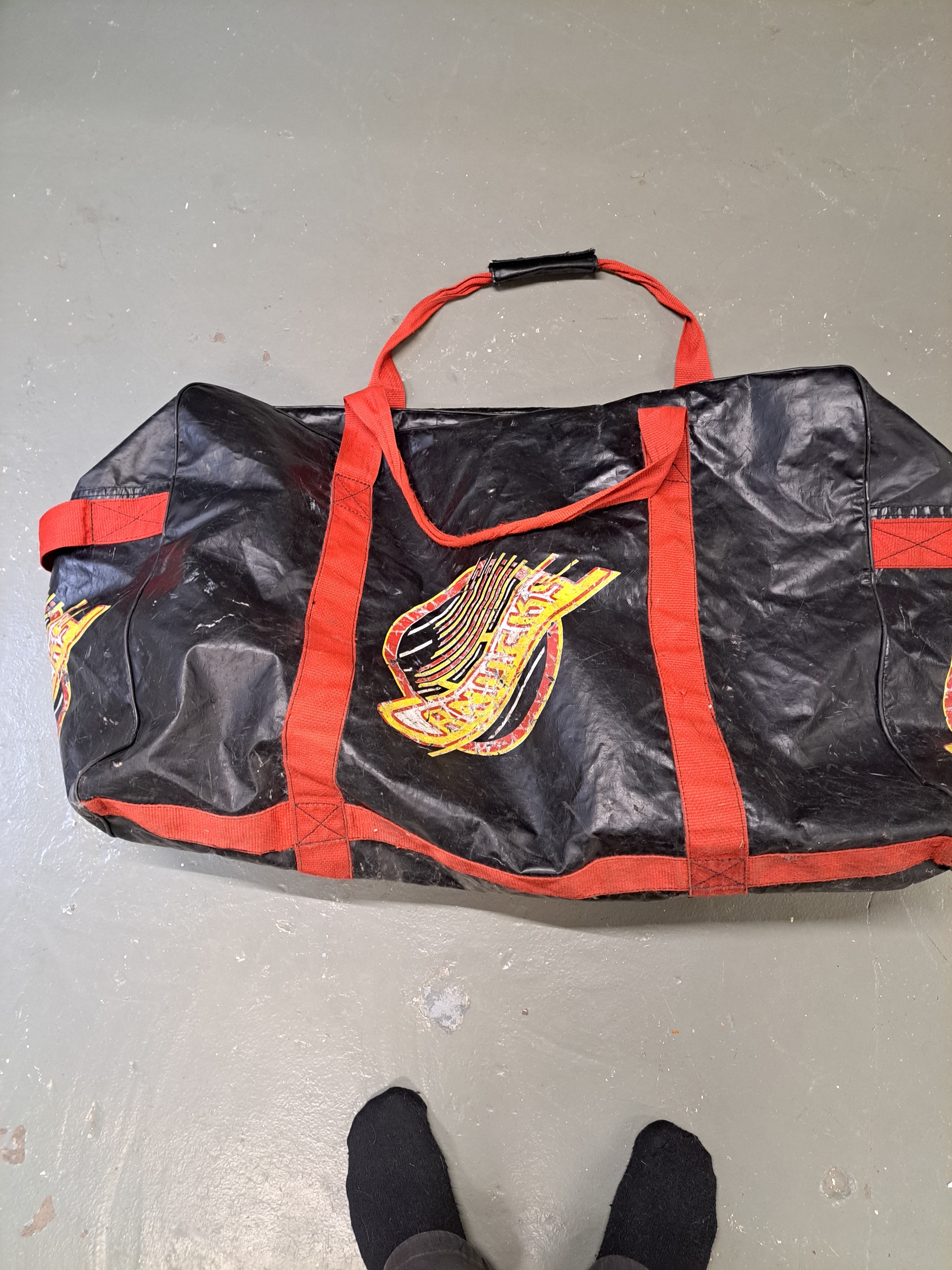 Vancouver Canucks (Skate) Package...(Player Bag, Shave Bag, Soakers)