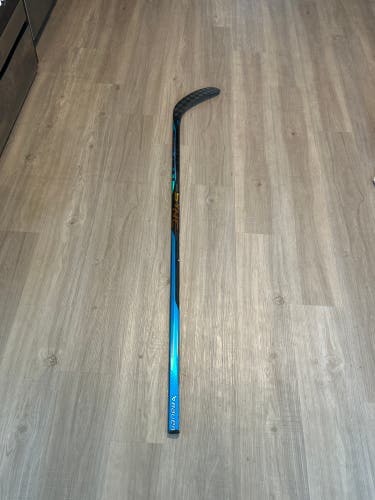 Senior Left Hand P88  Nexus Sync Hockey Stick