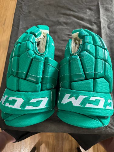 Ccm pro hockey gloves