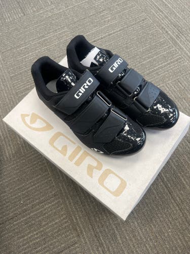 Black Women's Size 4.0 (Women's 5.0) Giro Cycling Shoes