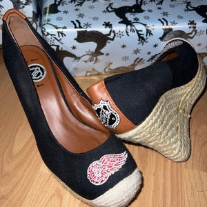 Detroit Michigan Red Wings NHL Hockey women’s wedge heels size 9