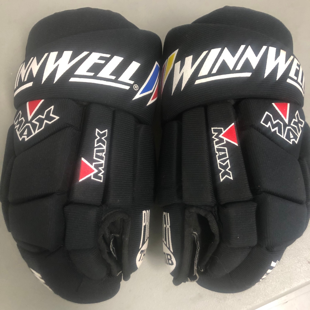 Nearly NEW Winnwell 13” black gloves
