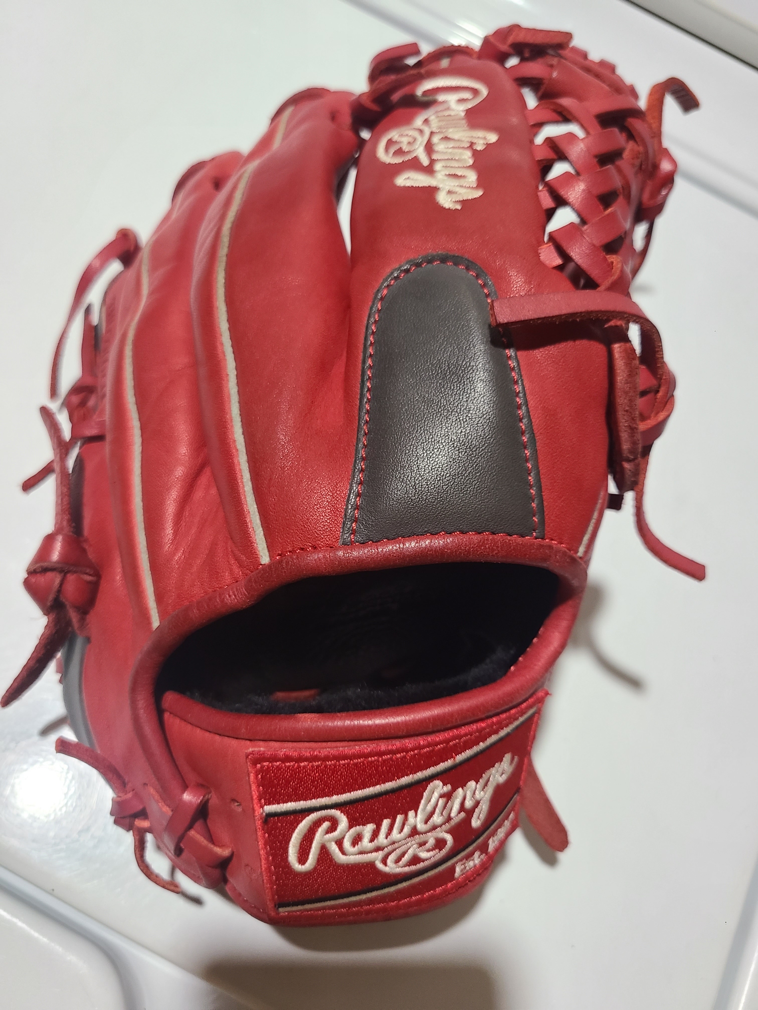 Used Right Hand Throw Rawlings Outfield Gold Glove Elite Baseball Glove 11.5"
