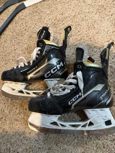 Used CCM Regular Width Size 6.5 AS-V Pro Hockey Skates