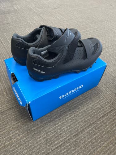 Black Men's Size 5.0 (Women's 6.0) Shimano Cycling Shoes