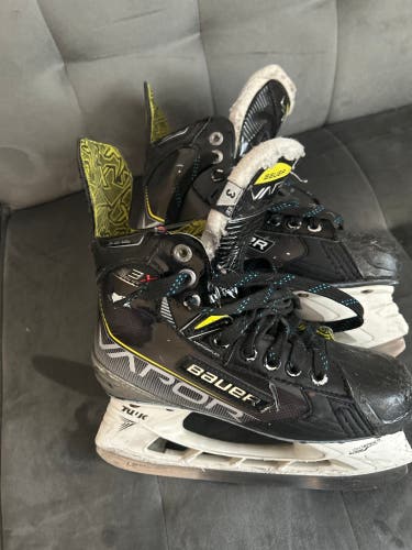 Junior Bauer Size 3 Vapor 3X Hockey Skates