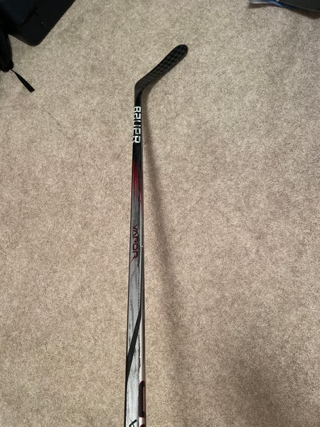 Senior Right Handed P92 Pro Stock Vapor Hyperlite Hockey Stick