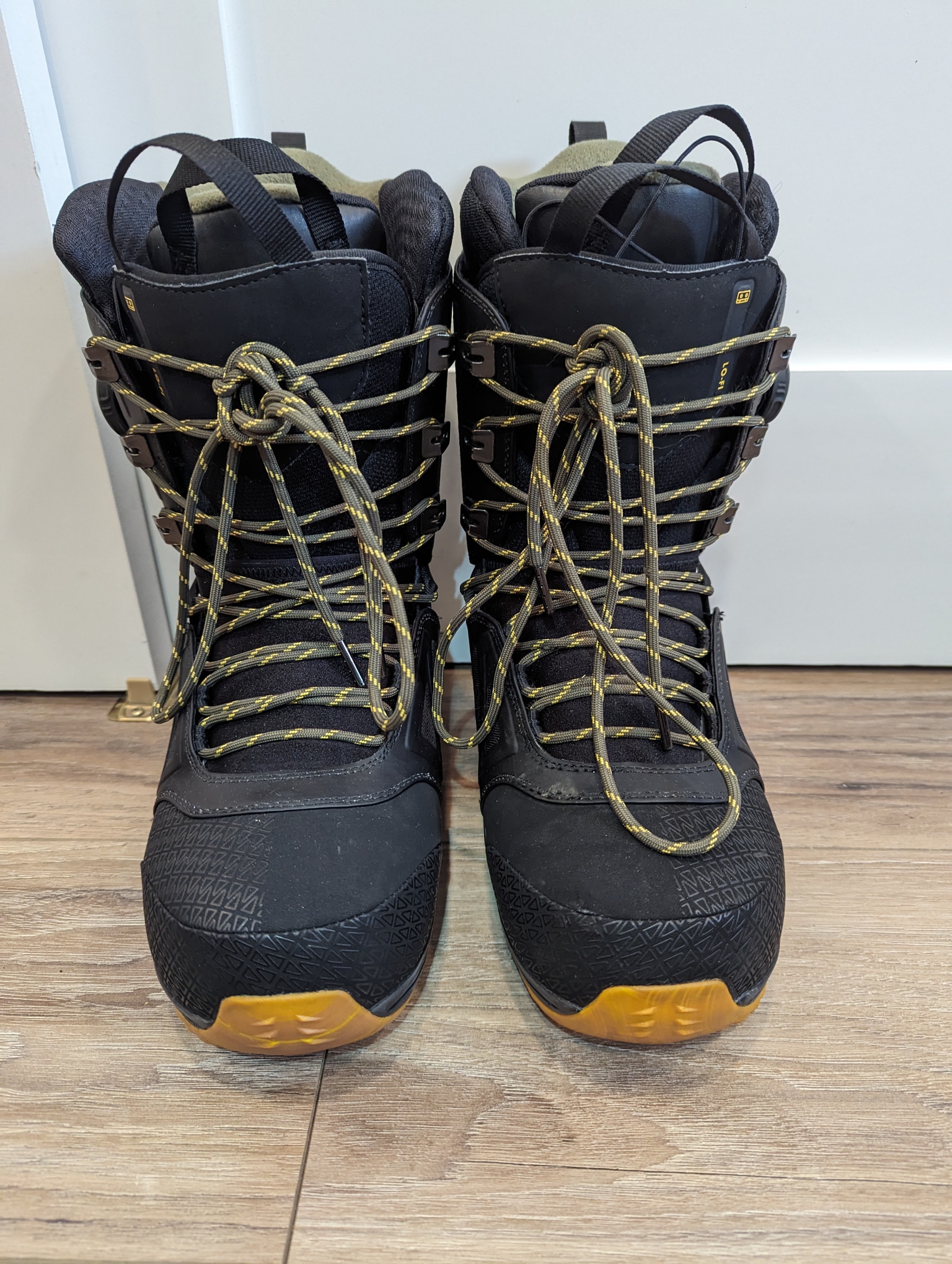 Men's Salomon Snowboard Boots Size 10