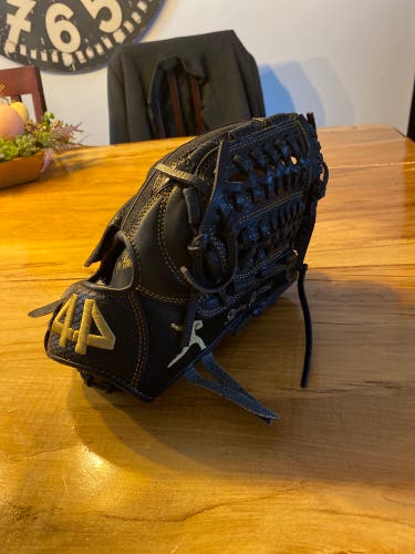 Pitcher's 12.25" Signature Series Baseball Glove