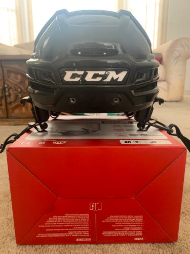 Medium CCM Tacks 910 Helmet