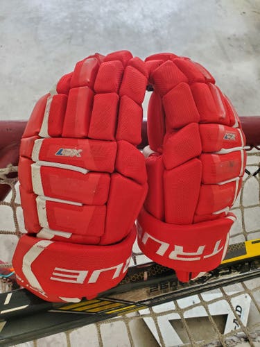 Used True XC7 Gloves 15" Red