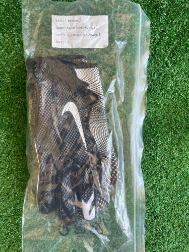 Black Nike Gloves - L