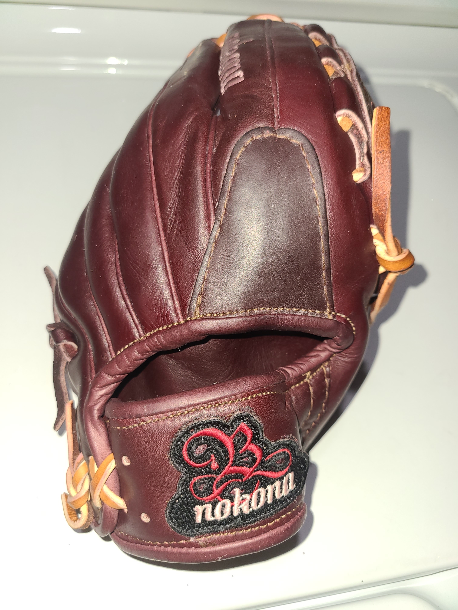 New with out tahs Right Hand Throw Nokona Bloodline pro elite Baseball Glove 12"
