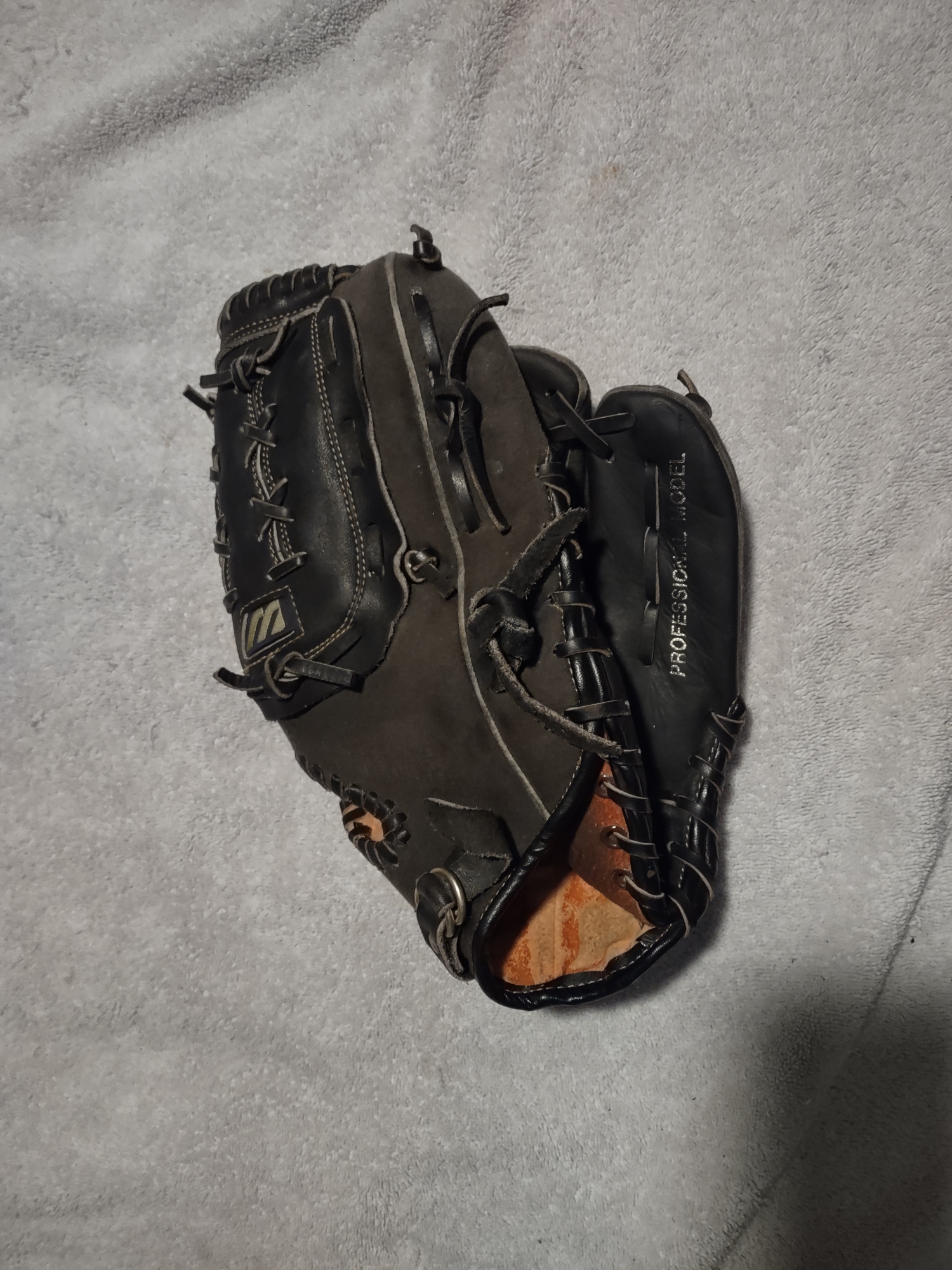 Used Right Hand Throw Mizuno Pitcher's Professional model Baseball Glove 12"