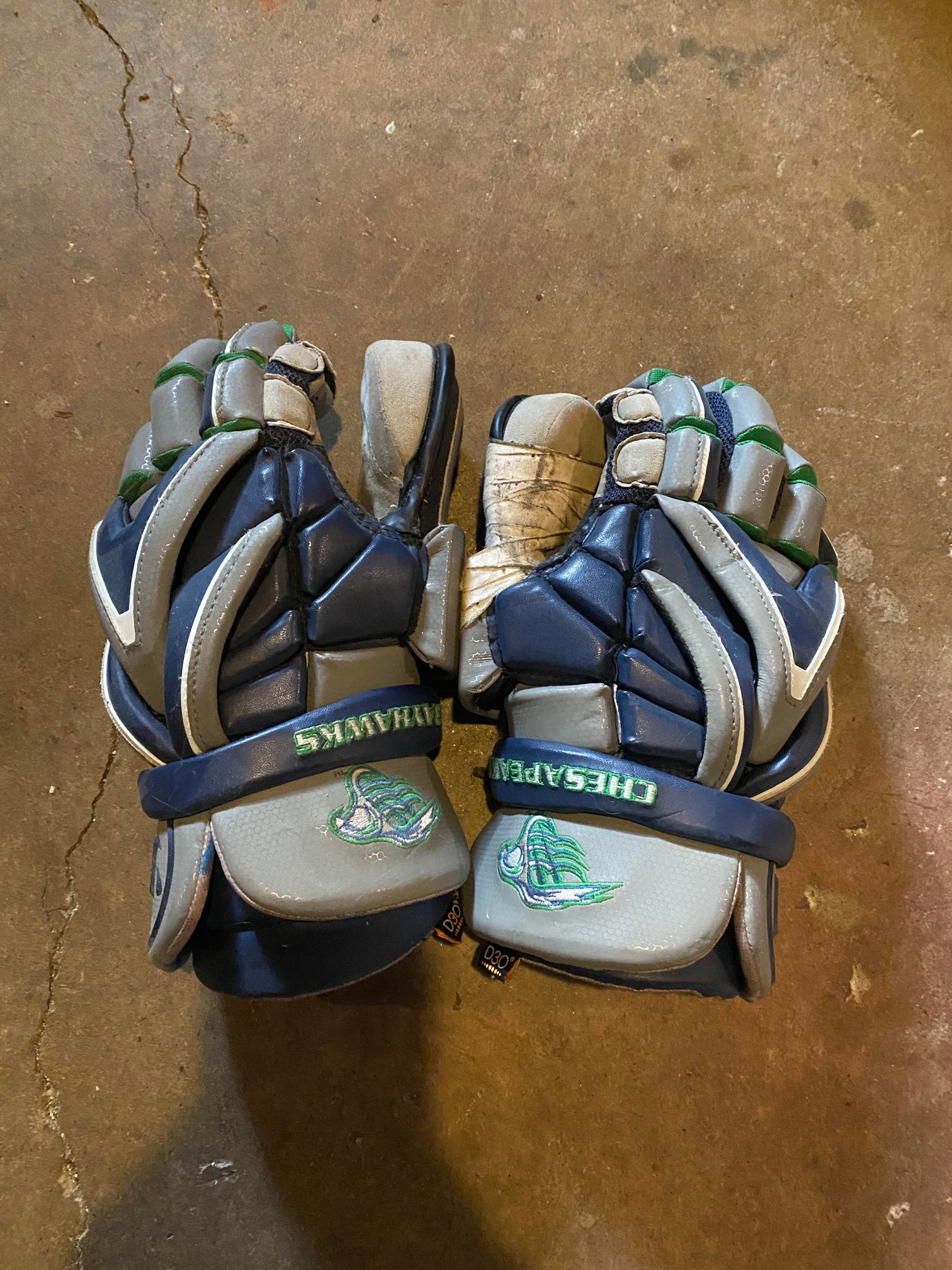 Used Goalie mll bayhawk gloves