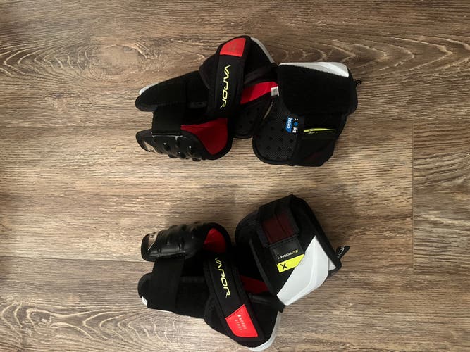 Used Medium Bauer  Vapor Hyperlite Elbow Pads