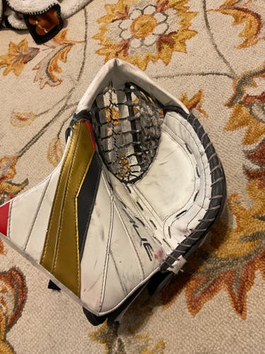 Used True Regular L20.2 Pro Stock NHL 580 Break goalie glove