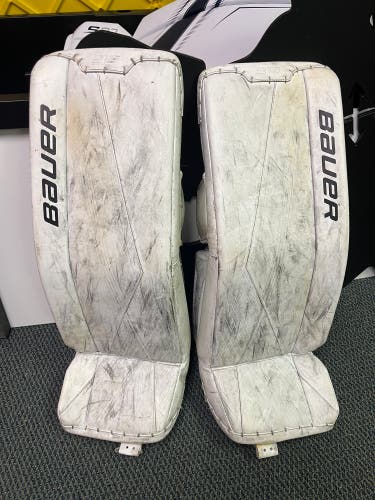 Medium (31+)  Bauer Supreme 3S Goalie Leg Pads