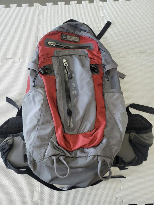 Used Rei Venturi 30 Camping And Climbing Backpacks