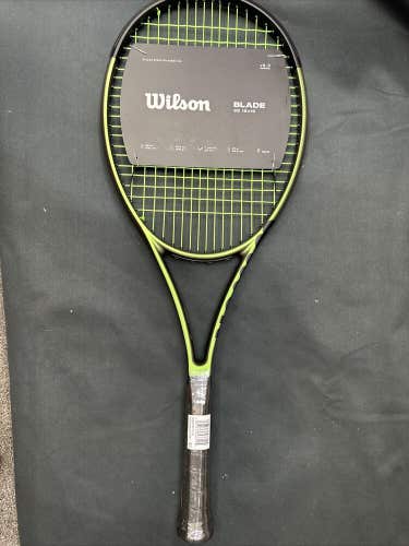 Wilson Blade 98 (16x19) V8 4-1/4" Tennis Racket - Green/Copper
