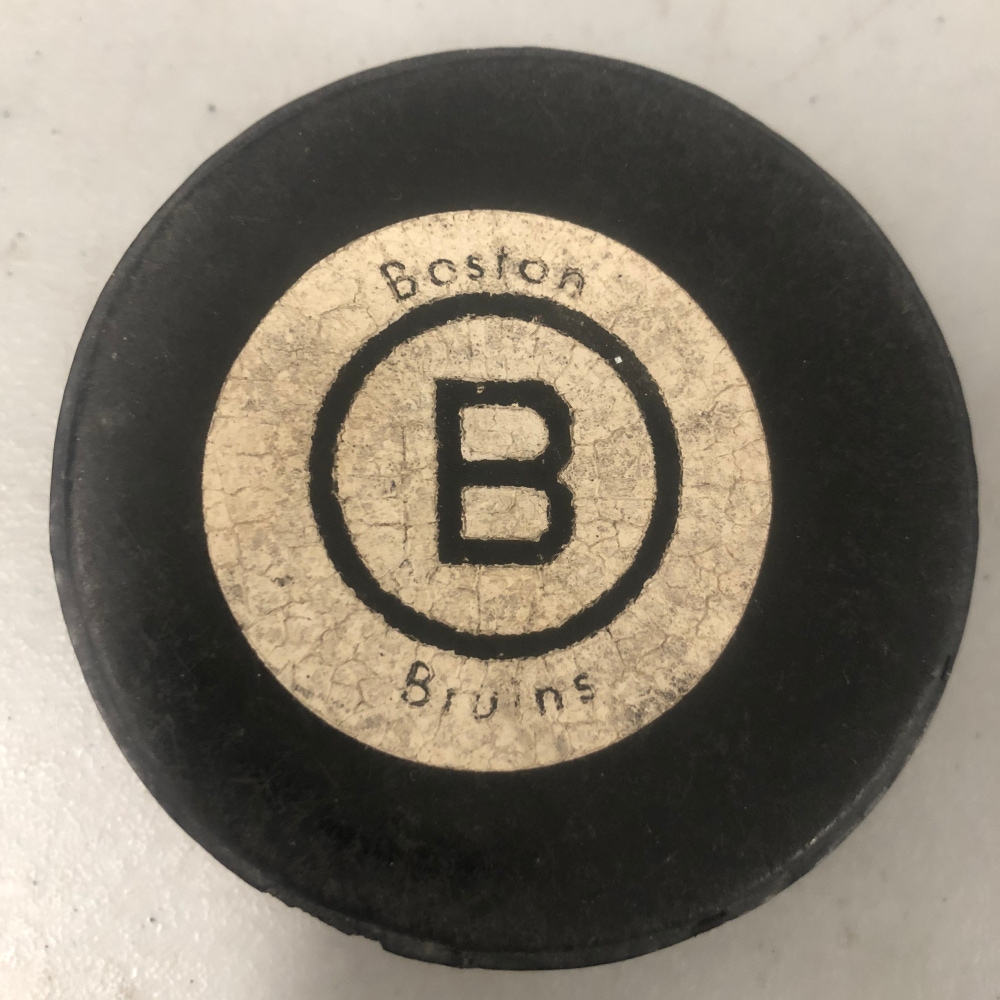 Boston Bruins puck (vintage)