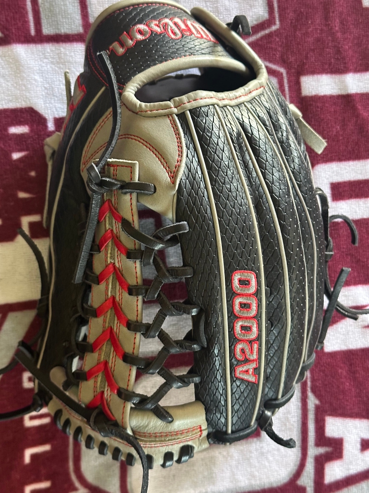 Wilson A2000 Right Hand Throw 12.25" Baseball Glove