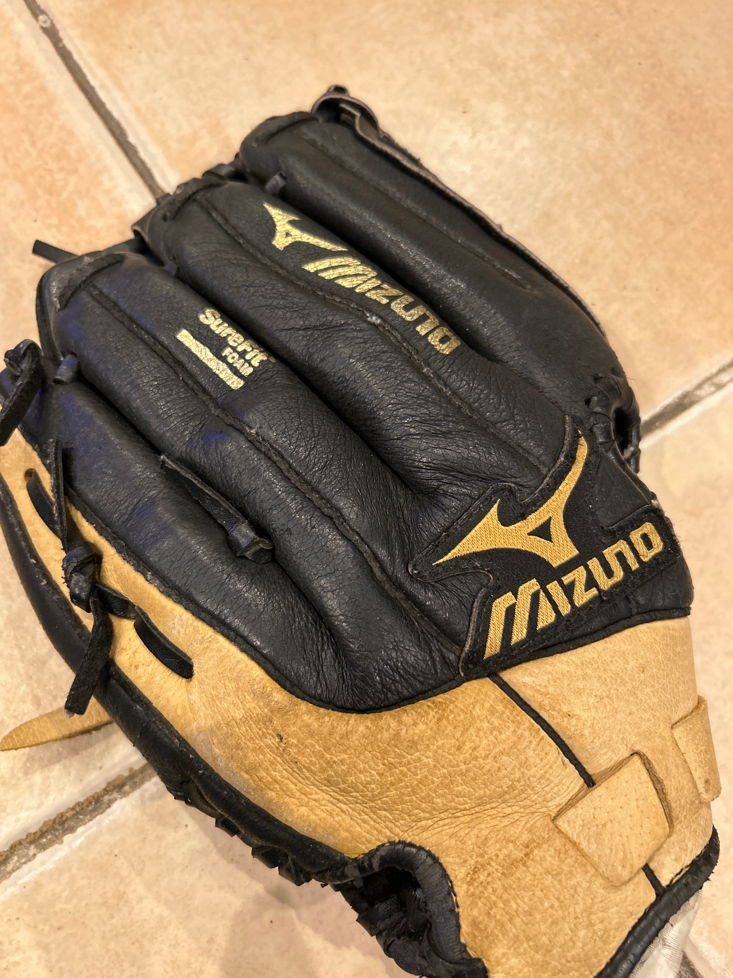 Right Hand Throw Mizuno Prospect Baseball Glove 10.75"