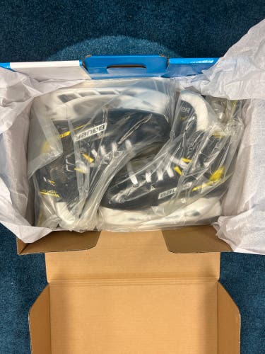 Junior Bauer Extra Wide Width Size 3.5 Supreme M4 Hockey Skates