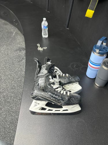 Used Bauer Regular Width 7.5 Supreme Mach Hockey Skates