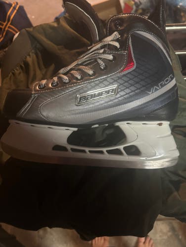 Senior Bauer Extra Wide Width 9.5 Hockey Skates