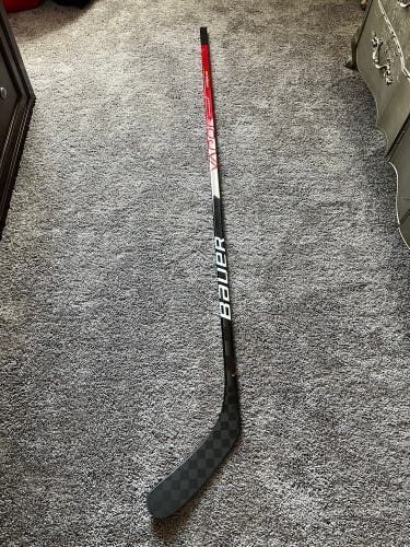 Senior Right Handed PM9 Vapor Hyperlite Hockey Stick