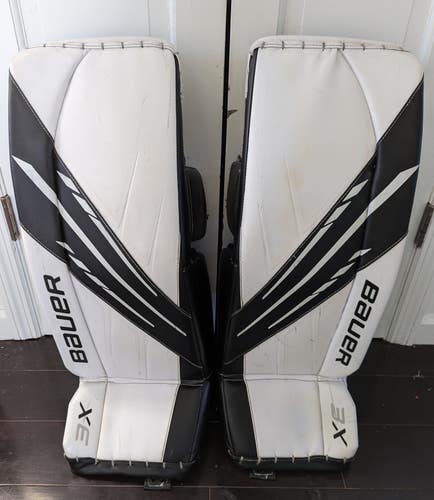 Almost like new - used 30" Bauer Vapor 3X Goalie Leg Pads